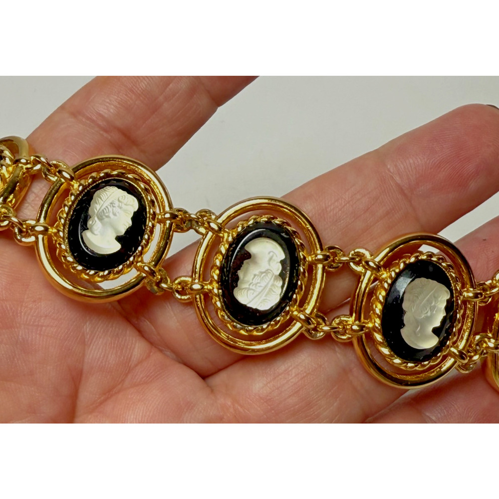 Vintage 7.5" Burberrys Burberry Black & White Gold Tone Cameo Link Bracelet - Picture 3 of 8